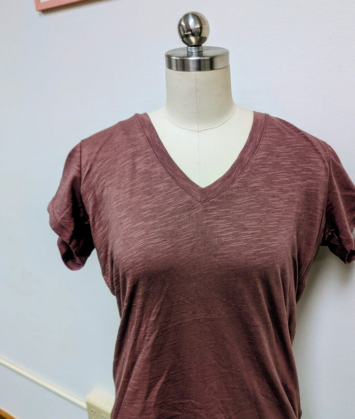 ALTERNATIVE APPAREL -WOMENS WEATHER SLUB LOW CUT V-NECK MAUVE TEE  *