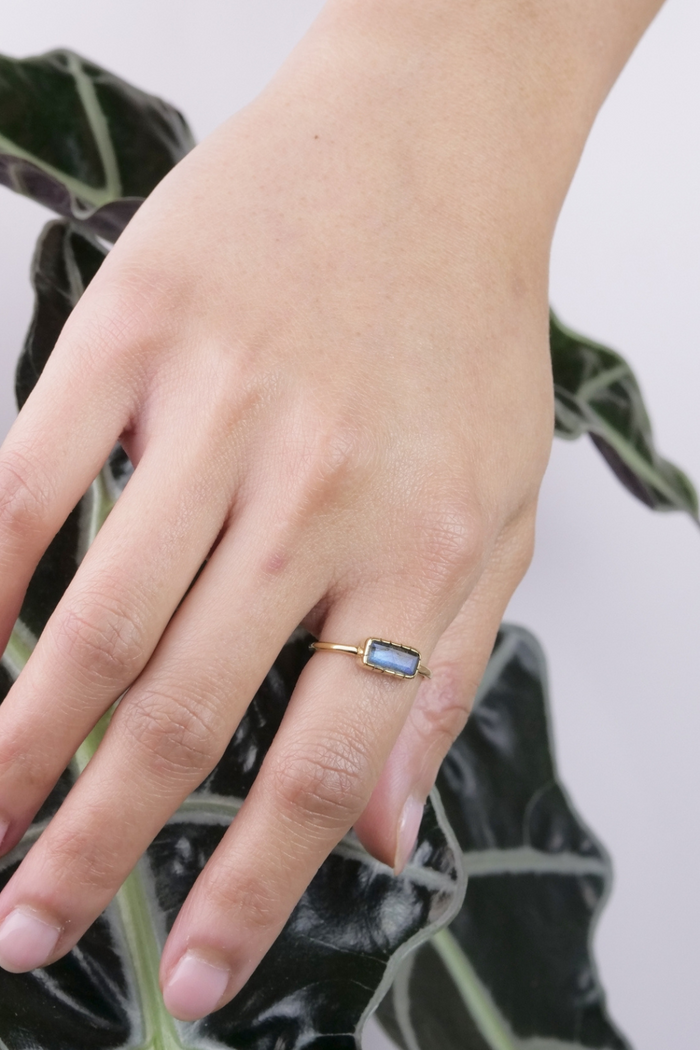 Baizaar-Brass-Etched-Prong-Stone-Ring-Labradorite
