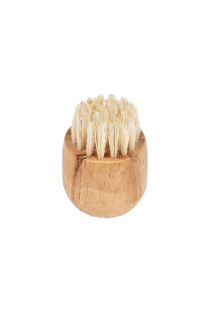 Baudelaire-Cedar-Handheld-Complexion-Brush