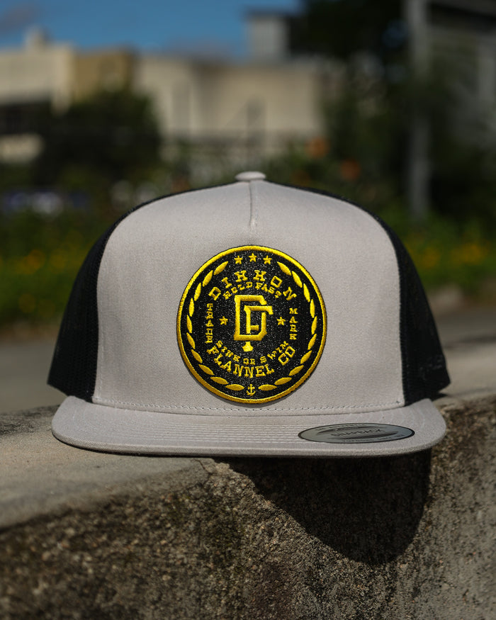 Class Flat Bill Snapback - Black / Gold