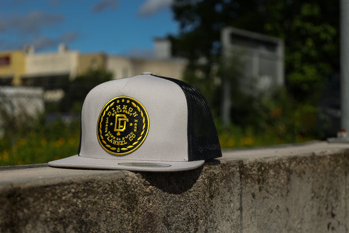 Class Flat Bill Snapback - Black / Gold