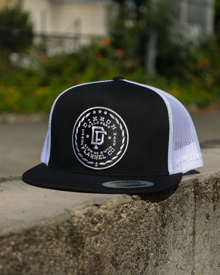 Class Flat Bill Snapback - Black / White