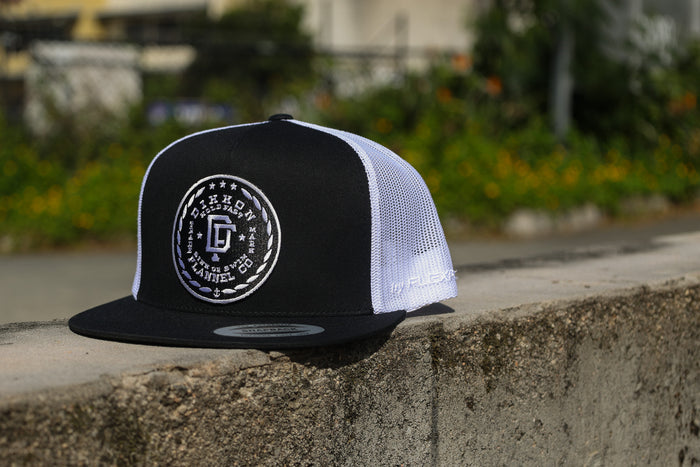 Class Flat Bill Snapback - Black / White