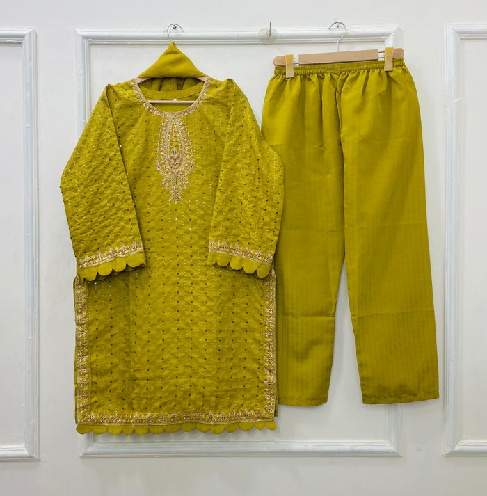 Medium / Mustard