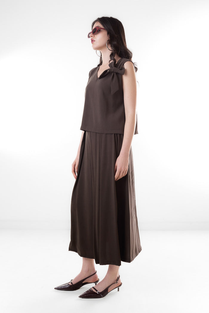 Flowy pleated high waist midi skirt wholesale