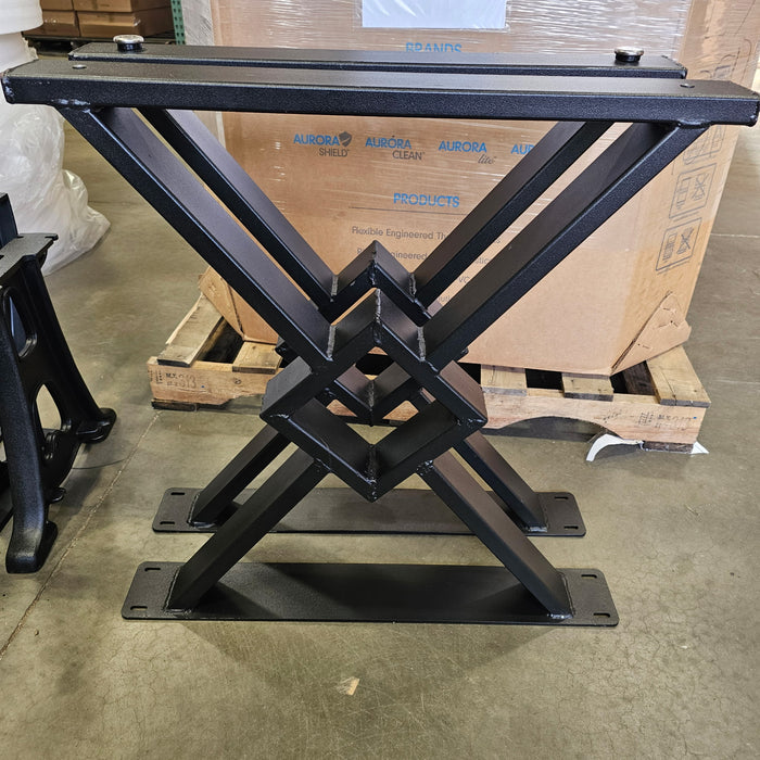 Diamond 28" (Set of 2) - Slight Scratching