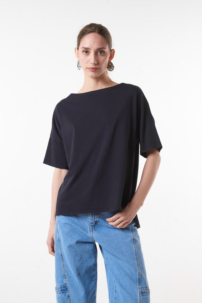 Minimal oversized drop shoulder round neck short sleeve t-shirt wholesale