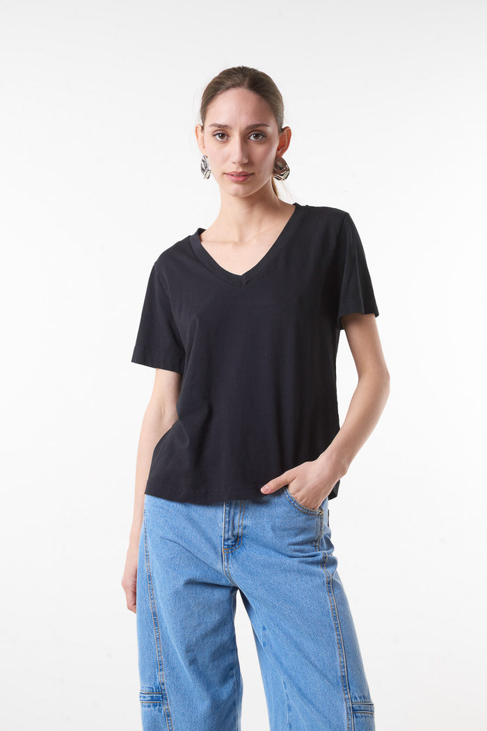 Minimal v-neck relaxed fit short sleeve t-shirt wholesale