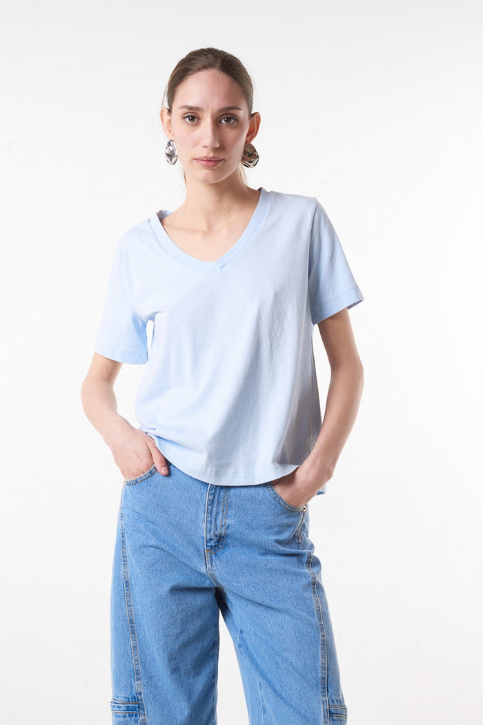 Minimal v-neck relaxed fit short sleeve t-shirt wholesale
