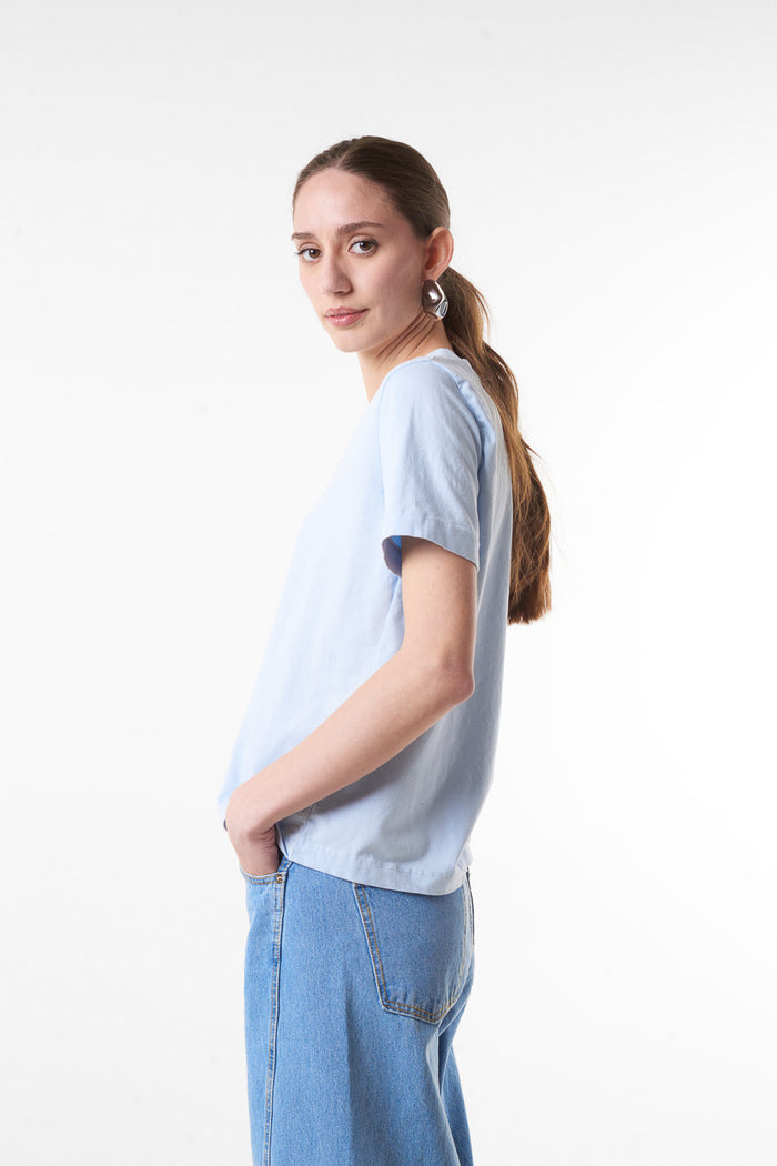 Minimal v-neck relaxed fit short sleeve t-shirt wholesale