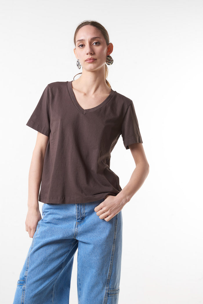 Minimal v-neck relaxed fit short sleeve t-shirt wholesale