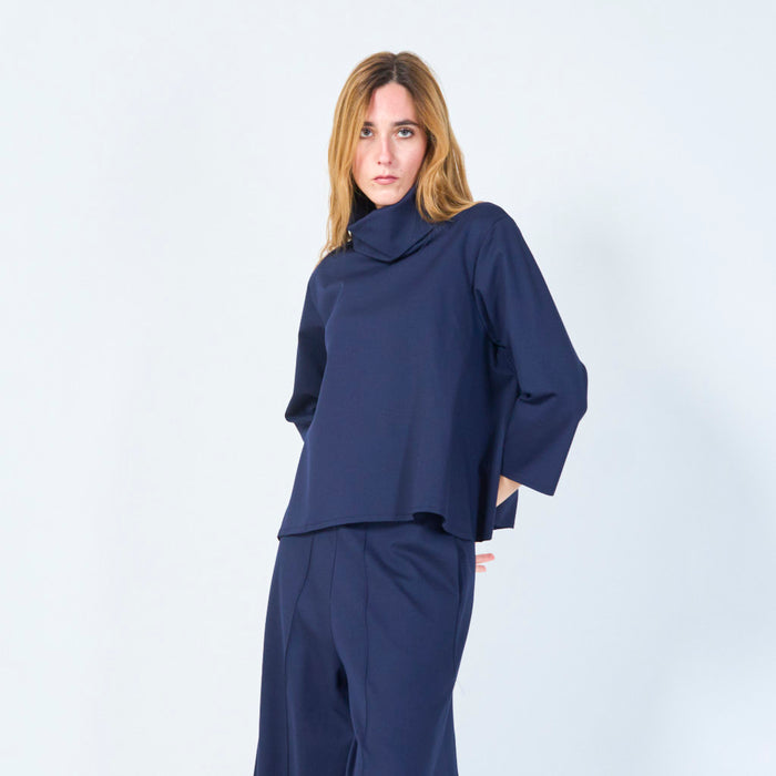 Minimalist turtleneck top wholesale