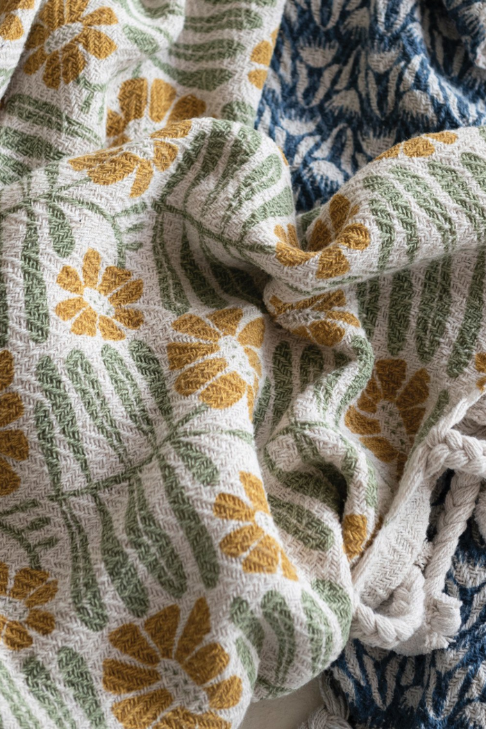 Creative-Co-Op-Retro-Flowers-Throw