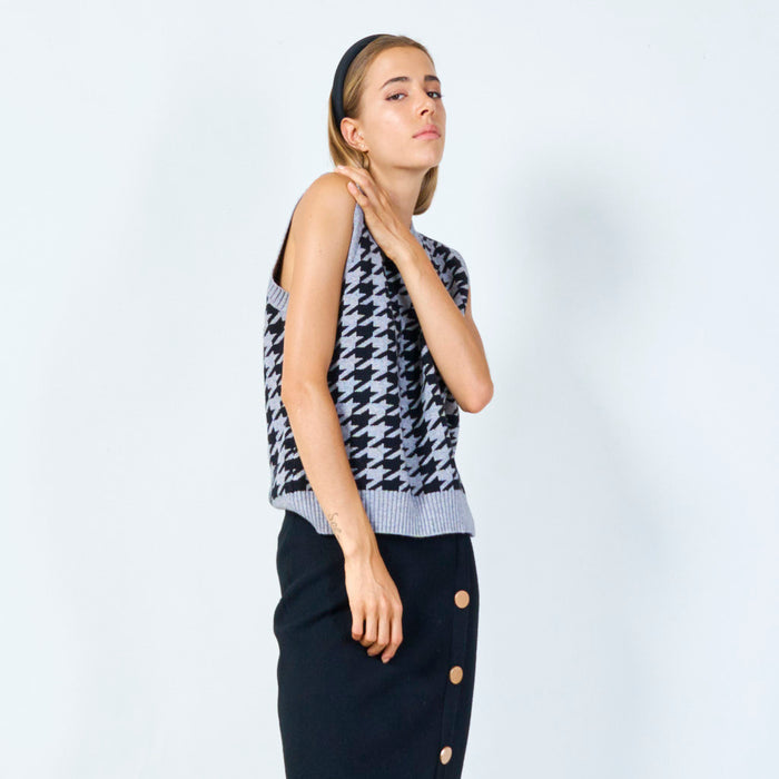 Sleeveless top with houndstooth pattern wholesal