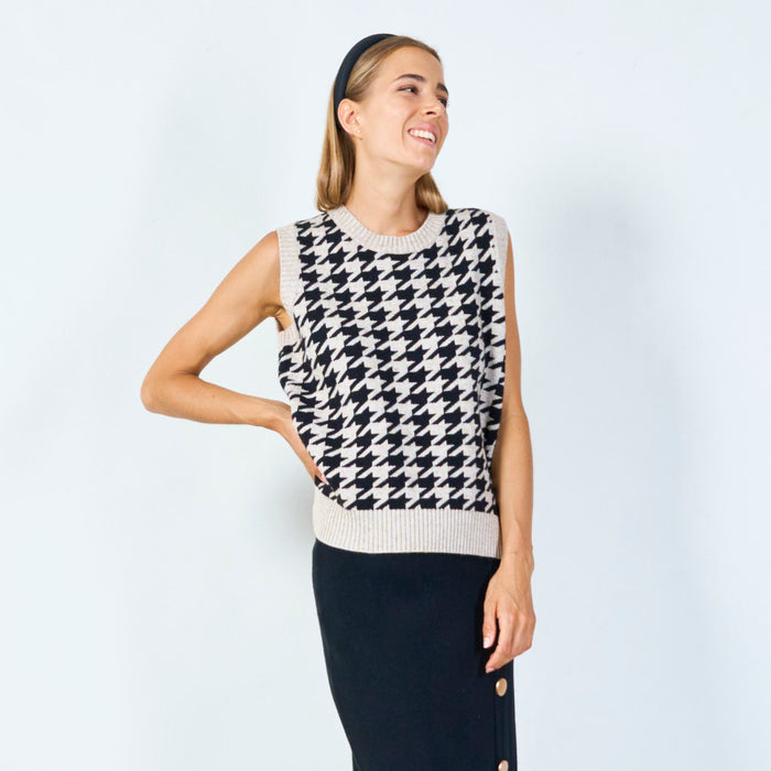 Sleeveless top with houndstooth pattern wholesal