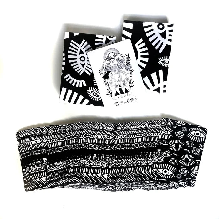 The Many Queens Tarot Deck